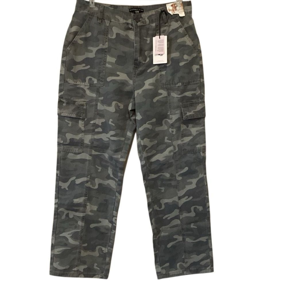NWT Sincerely Jules Camo Cargo Pants High Waist Straight Leg Size 11/30